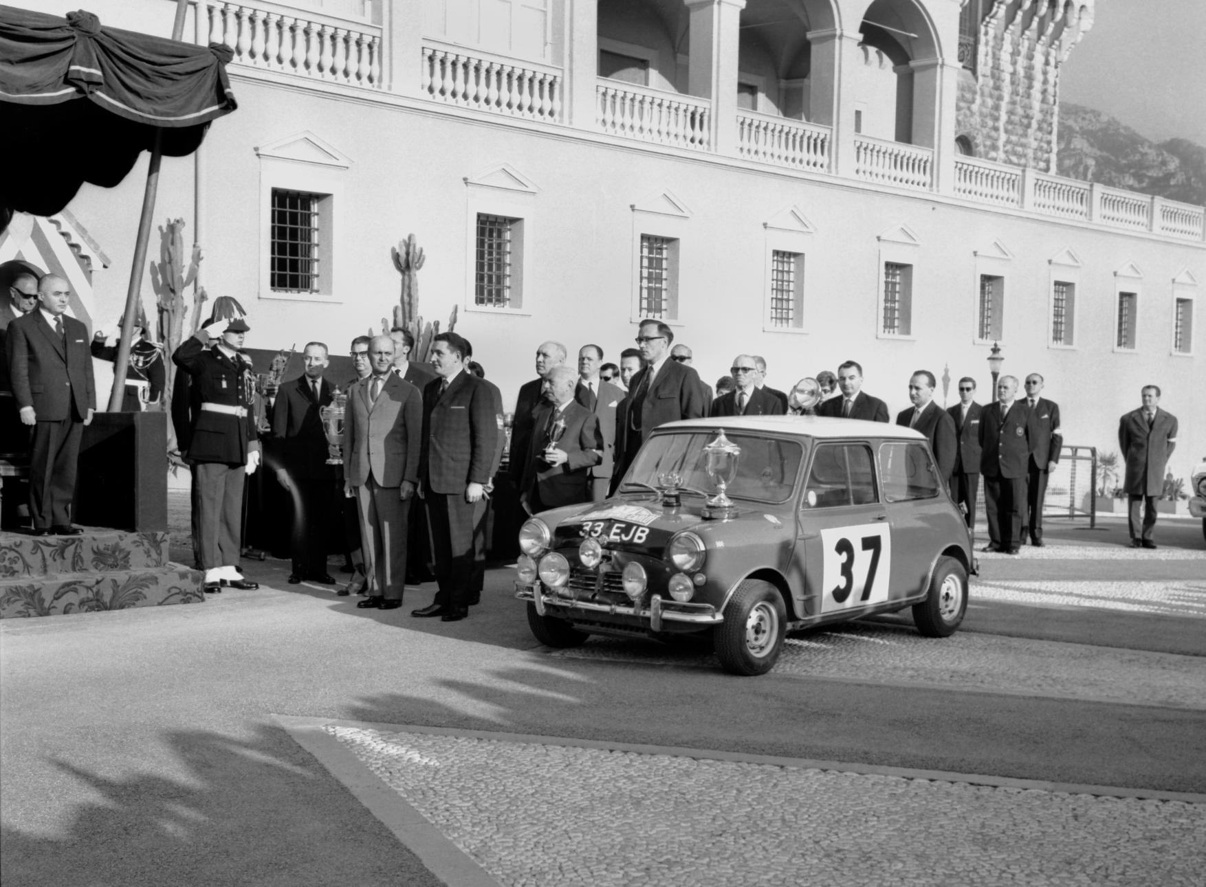 Paddy Hopkirk/Henry Liddon in the Mini Cooper at the Rallye Monte Carlo 1964