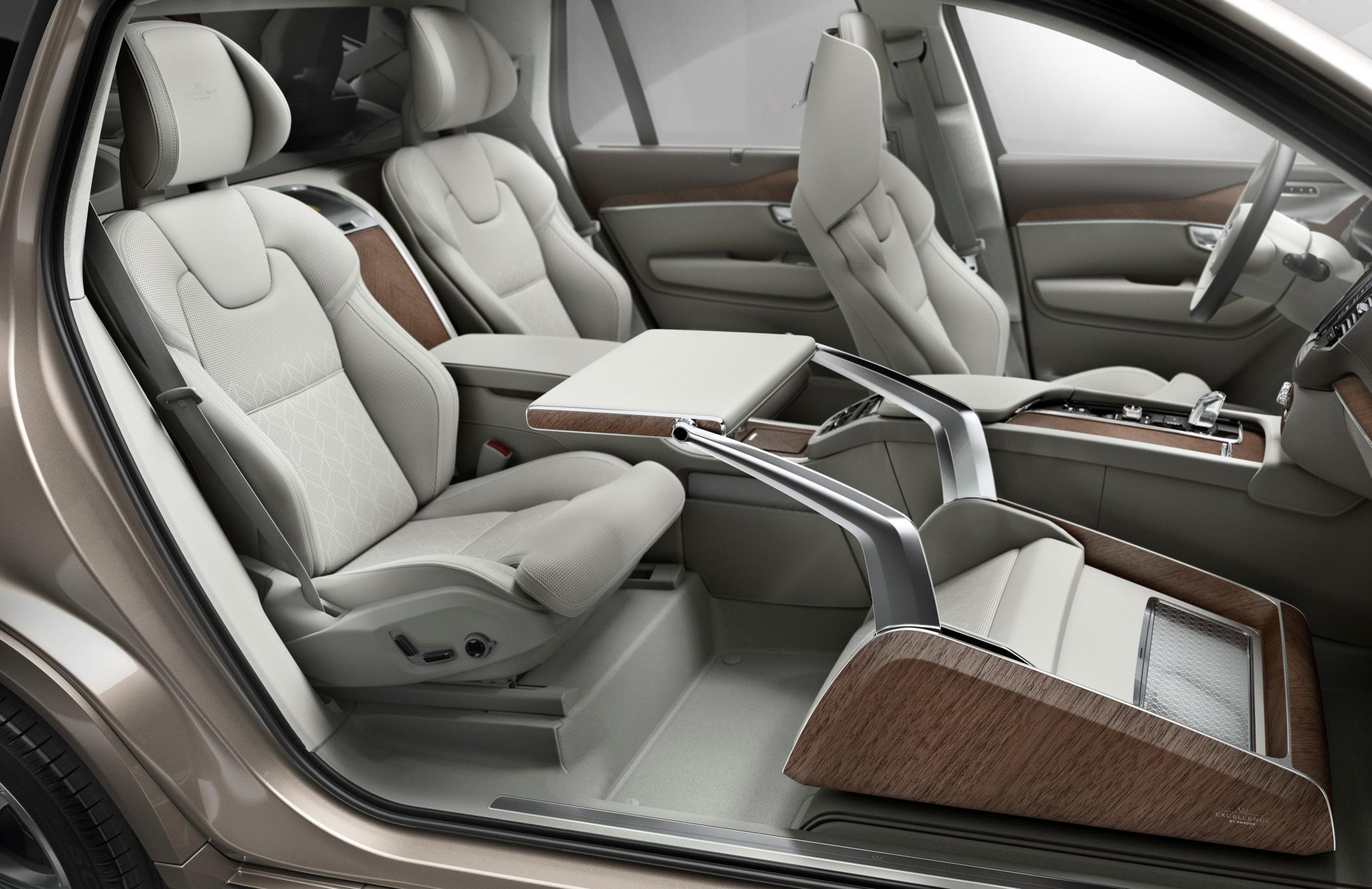 161628_Volvo_XC90_Excellence_Lounge_Console