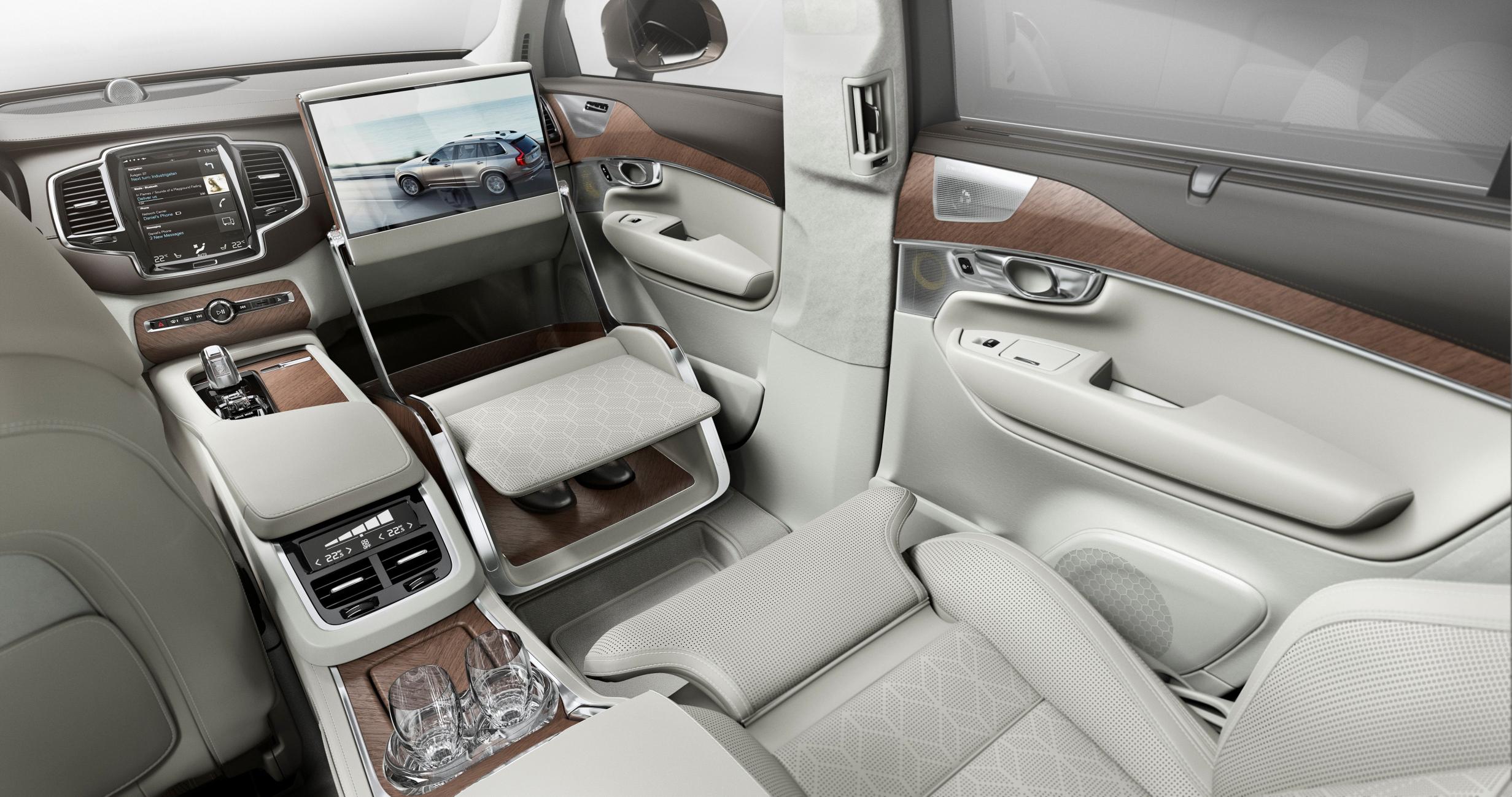 161629_Volvo_XC90_Excellence_Lounge_Console