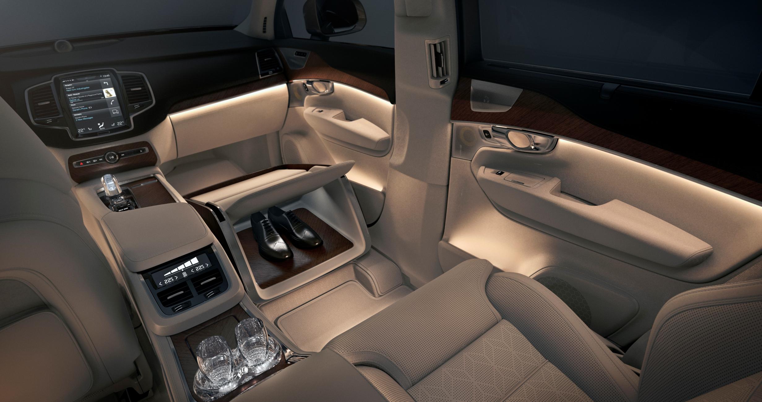 161636_Volvo_XC90_Excellence_Lounge_Console