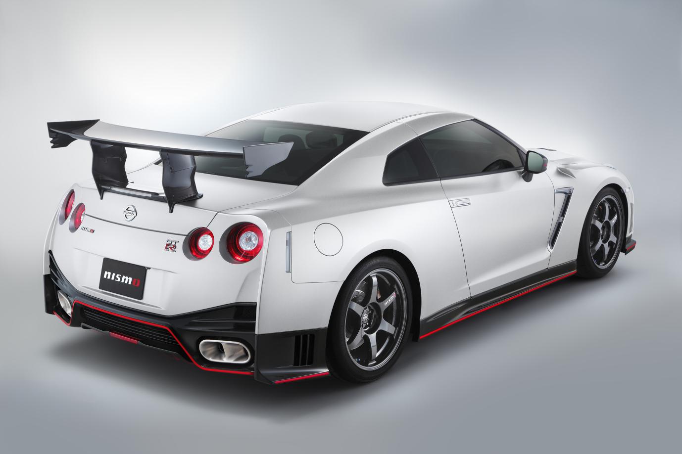 GT_R_NISMO_N_Attack_Package__Rr_white(1)