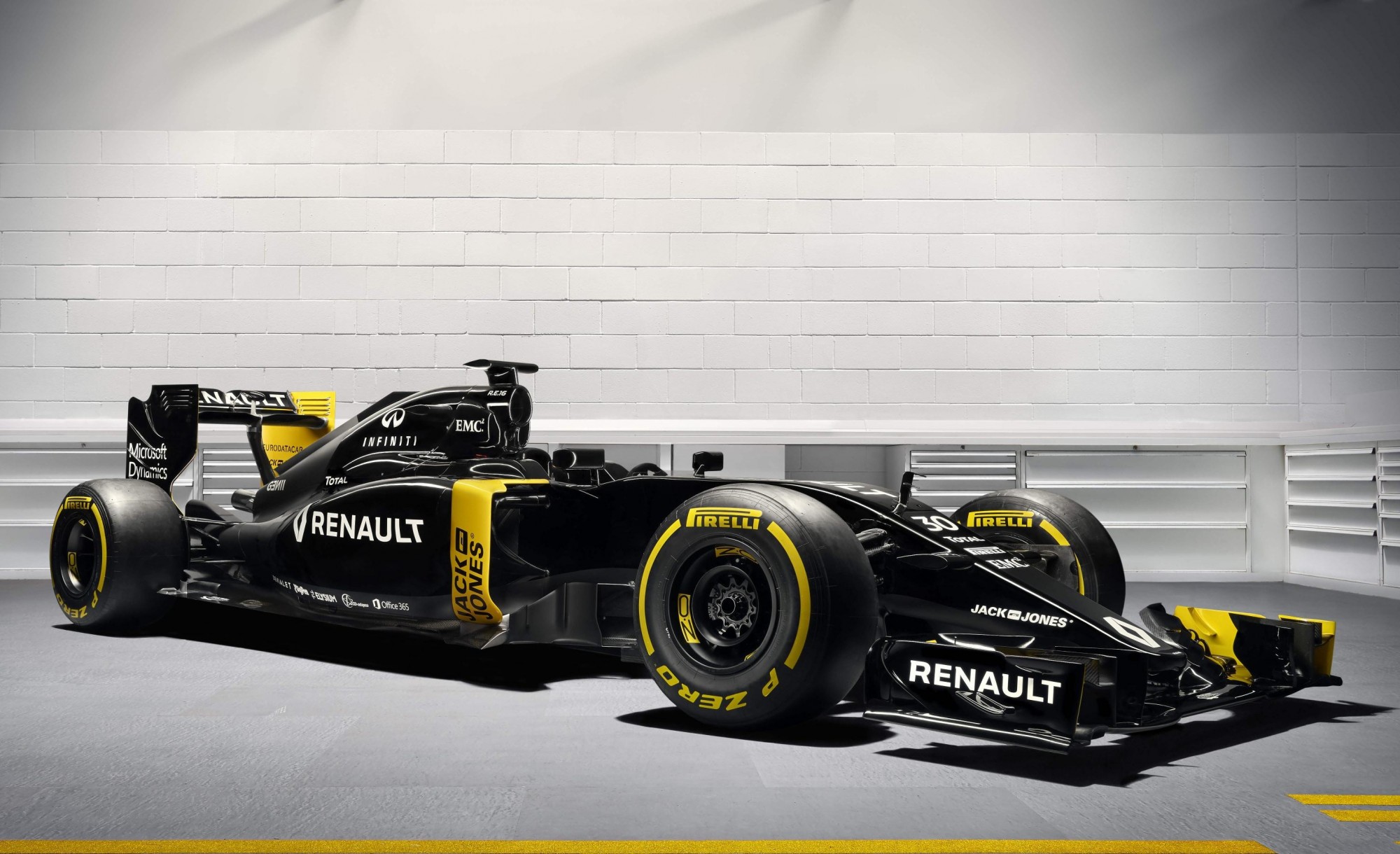 Renault_F1_RE16___Front_3Q___8k