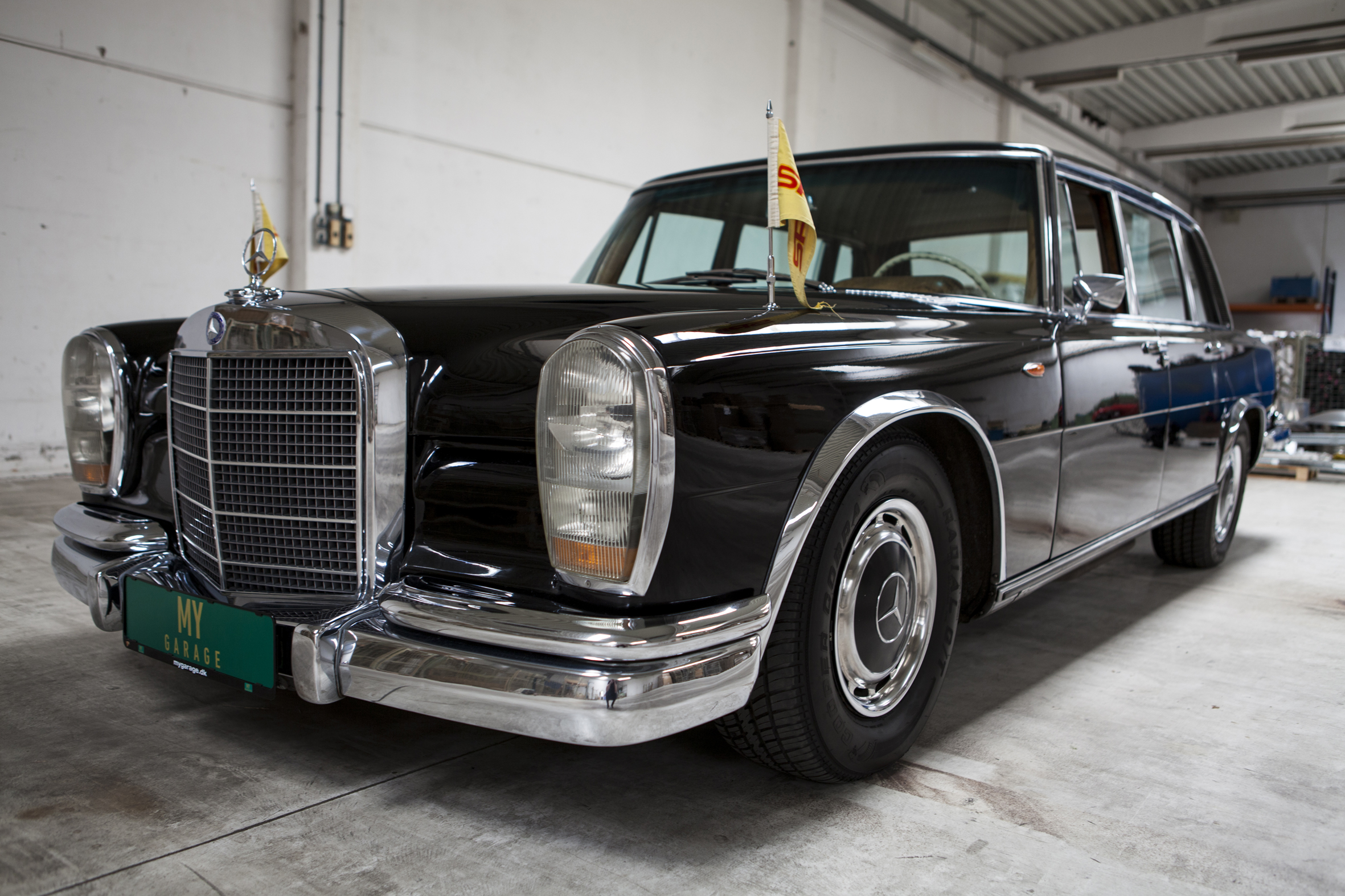 A 1964 Mercedes 600, formally owned by travel tycoon and one of the wealthiest men in Denmark, Simon Spies, sold for €140,630, more than €20,000 over its lower estimate.