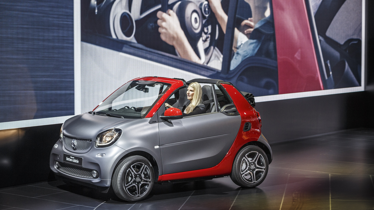 The smart fortwo cabriolet made its US debut during the Mercedes-Benz Press Conference at the North American International Auto Show, Jan. 11, 2016