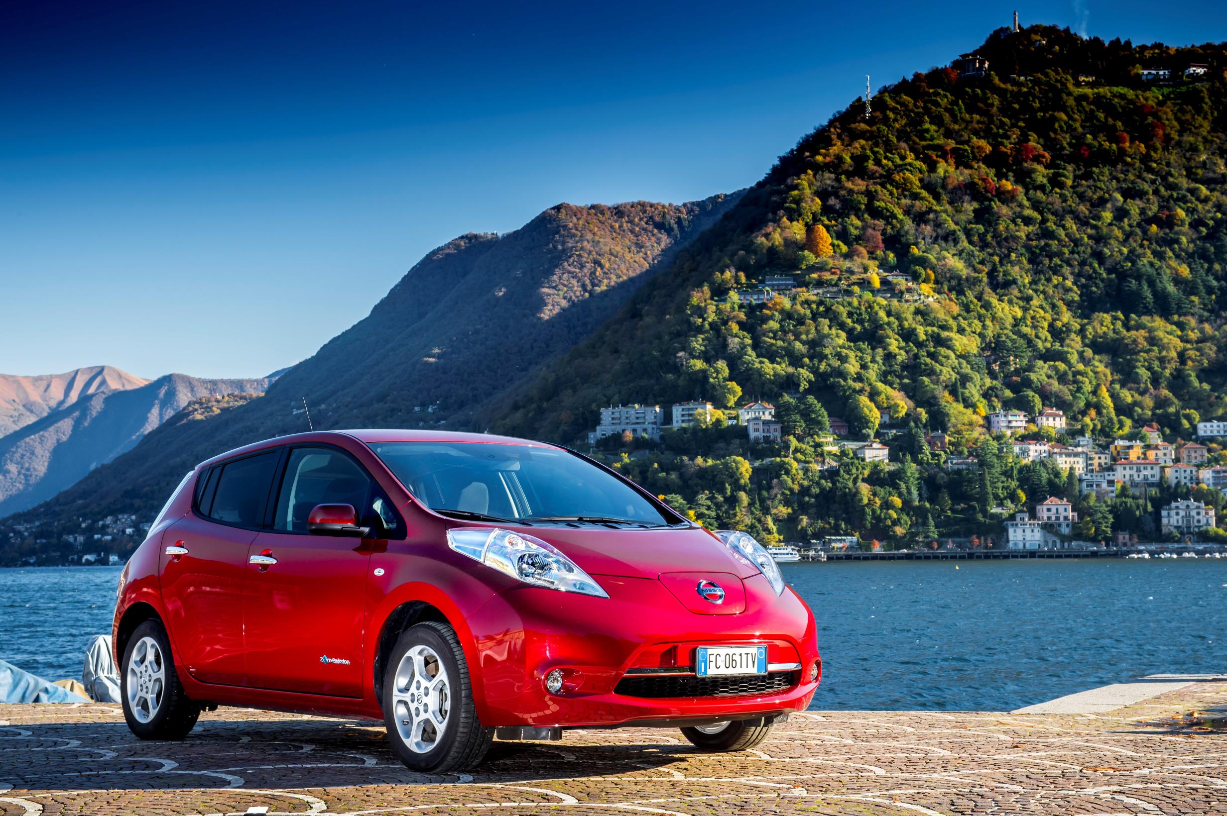 426160848_nissan_celebrates_75_000_electric_vehicle_sales_in_europe