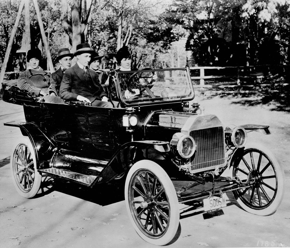 Год выпуска первой машины. Машина Форд 1914 год.