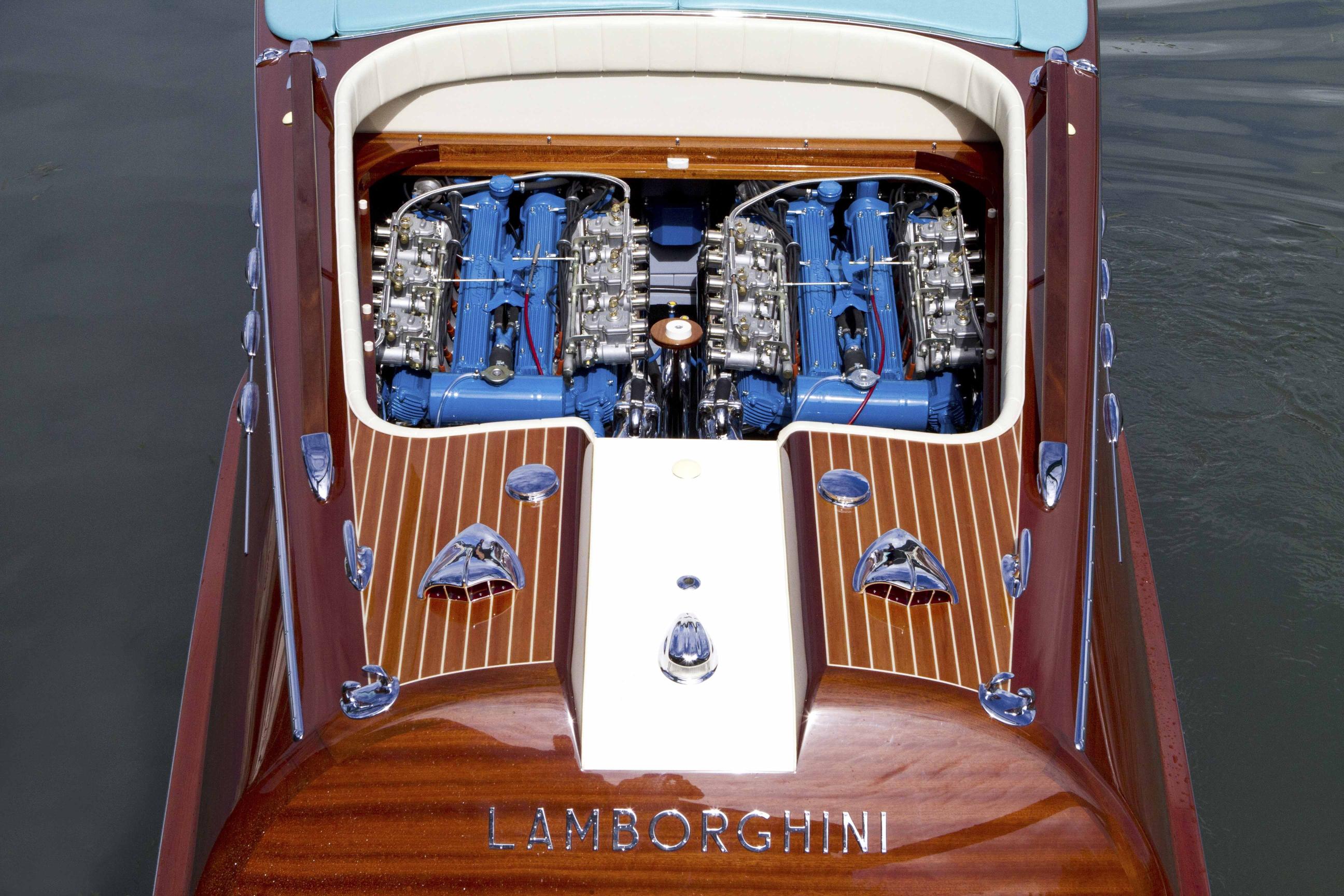 Lamborghini_350_GT_V12_engines_1