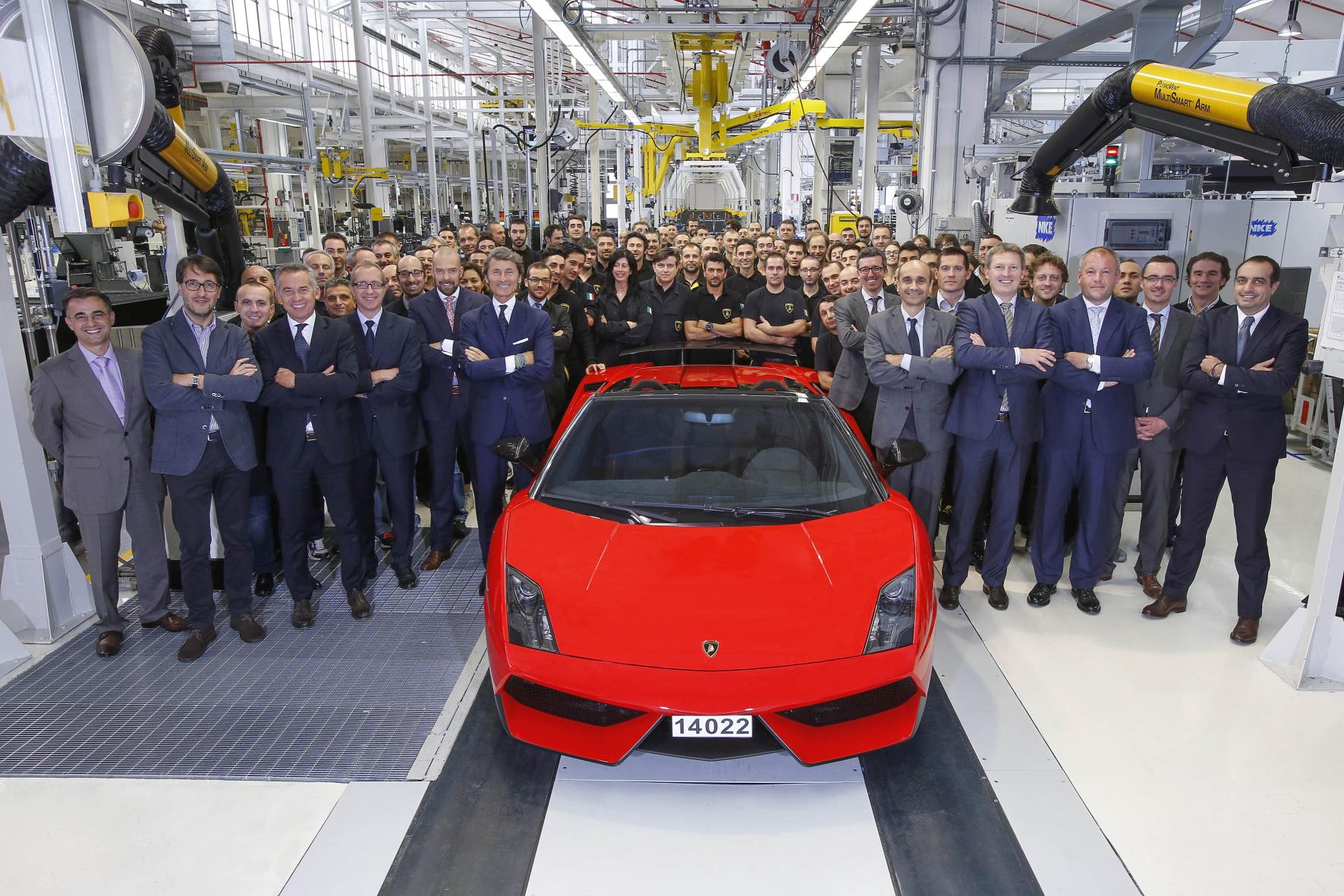2_Last Gallardo and Assembly Line Lamborghini Team
