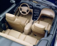 1994-Ford-Mustang-convertible-interior(2)