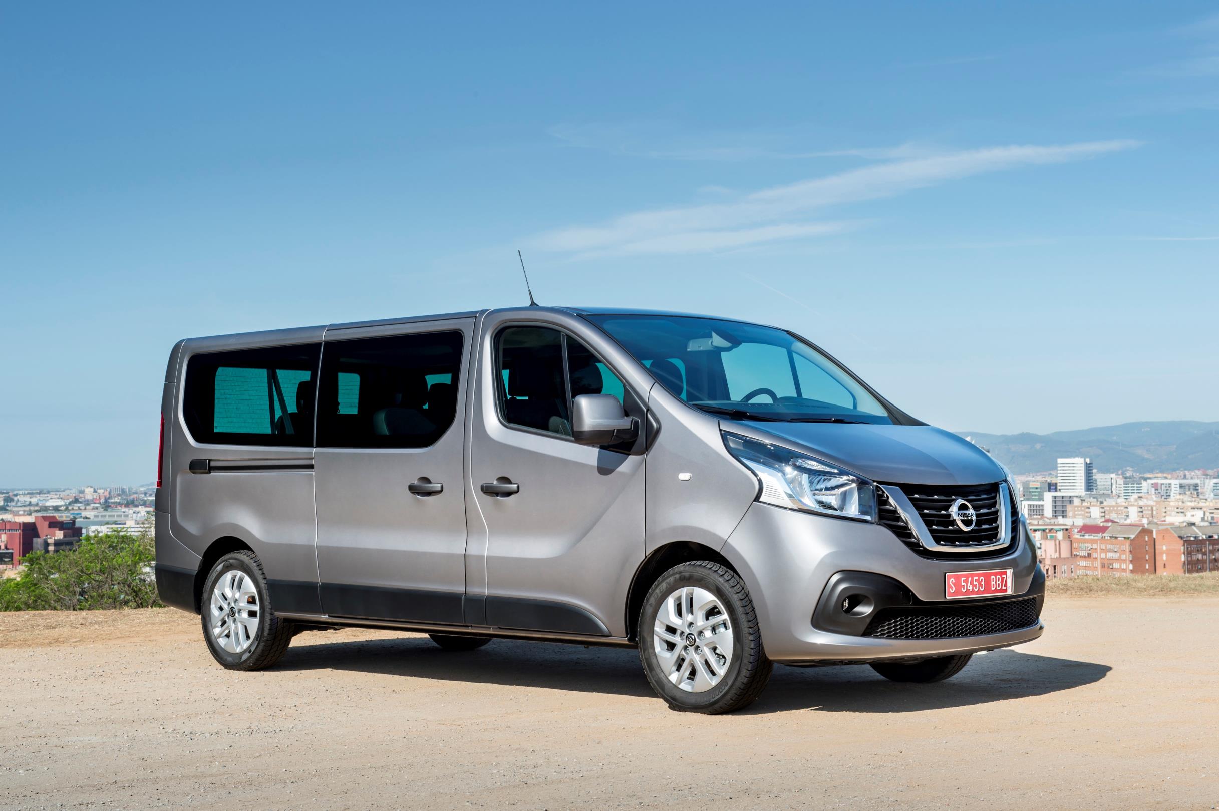 nissan nv300 9 seater