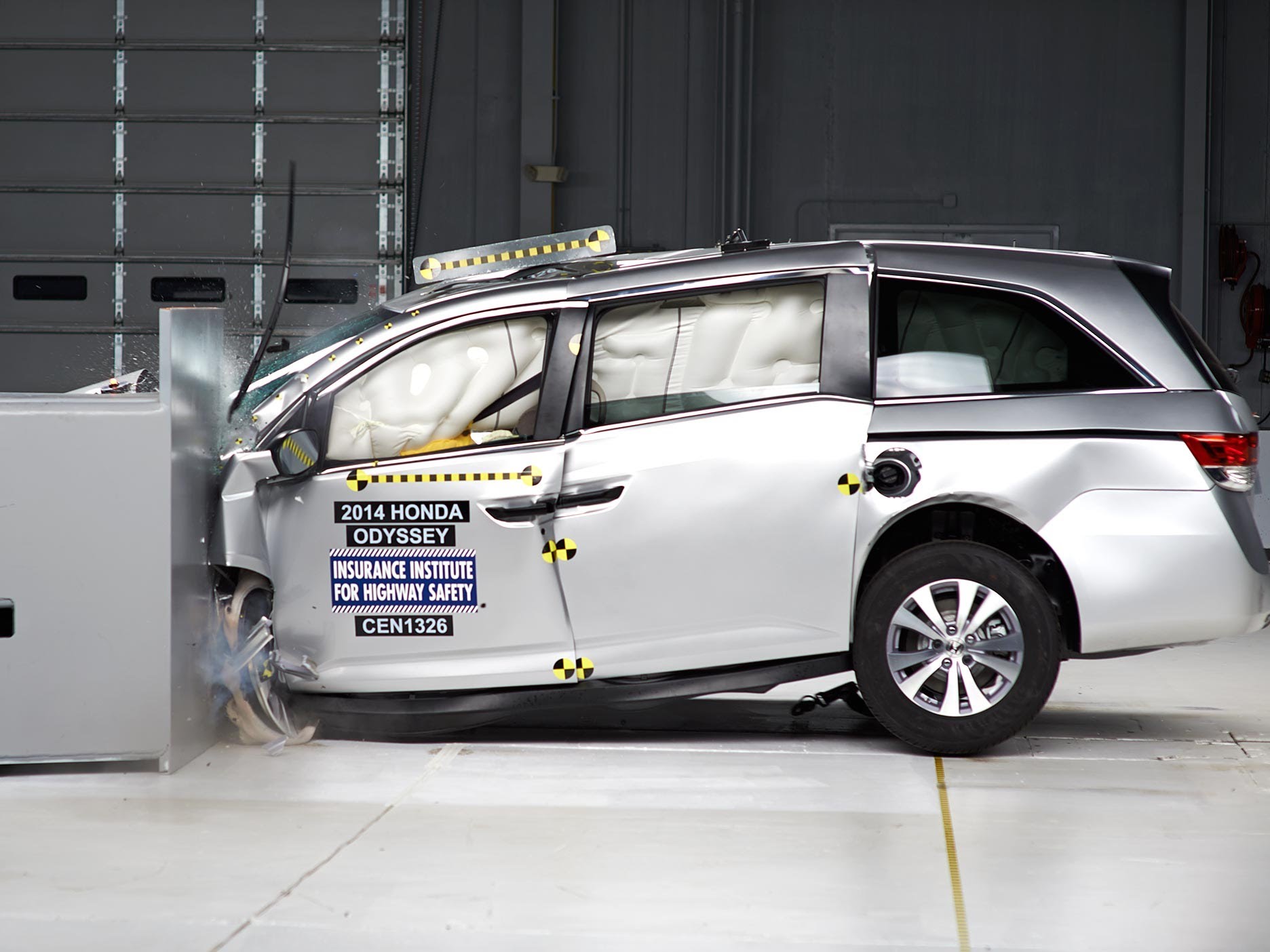 Honda Odyssey is first minivan to earn the IIHS TOP SAFETY